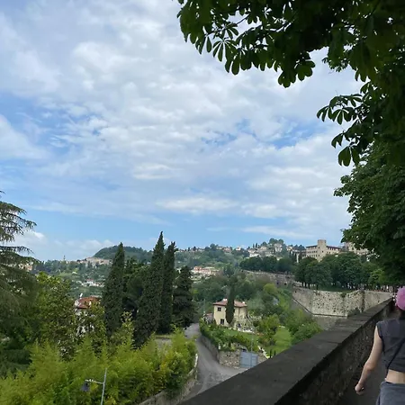 Ai Piedi Di Citta Alta *